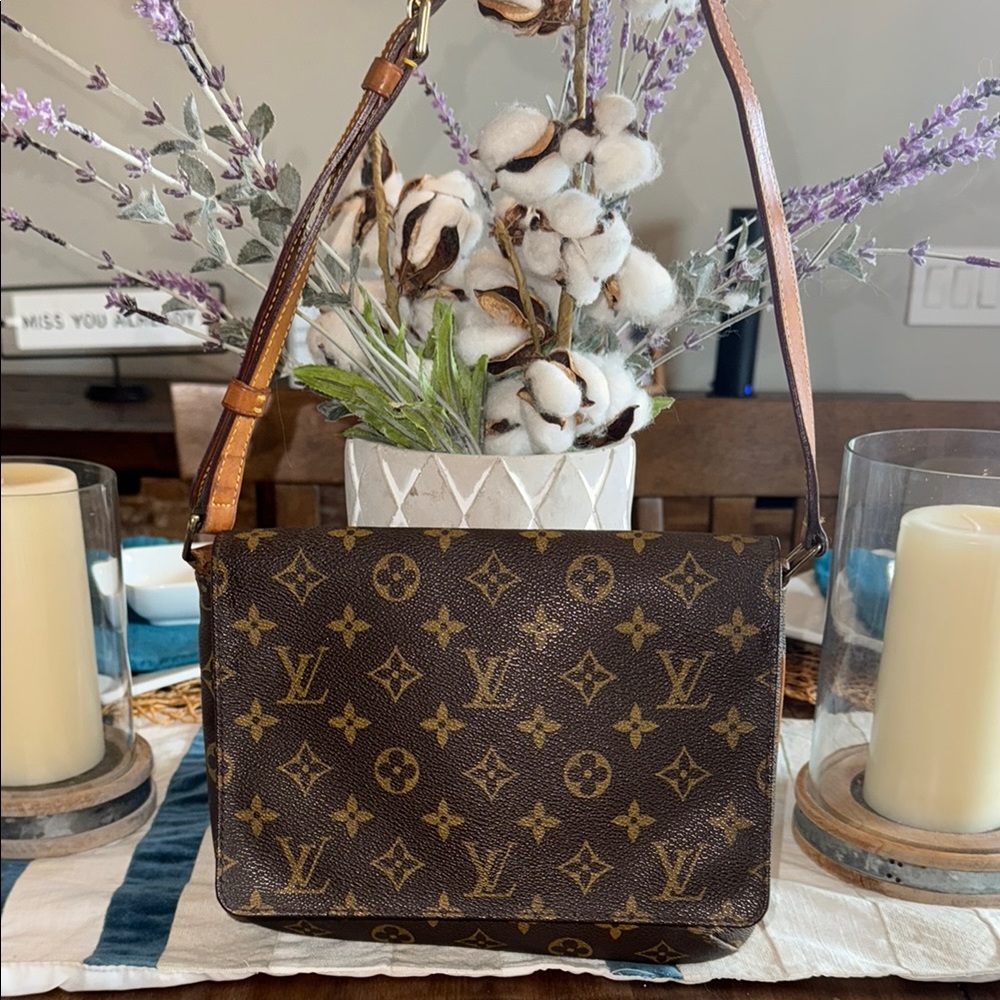 Authentic Louis Vuitton Musette Tango (short)